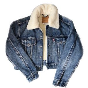 LEVI’S CROPPED SHERPA DENIM TRUCKER JACKET